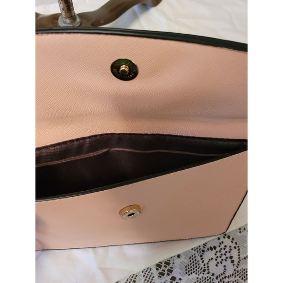 Lovelook Pink Wristlet - Picture 2 of 6